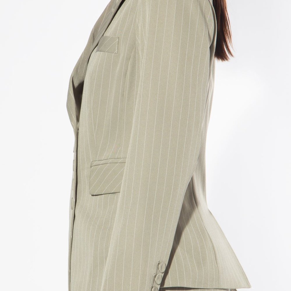 Pantsuit Set - Picture 3 of 6